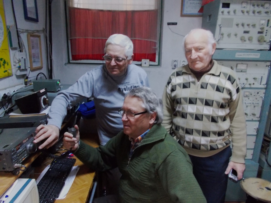 radio33