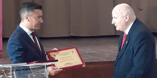 cetatean-onoare-Lacatusu